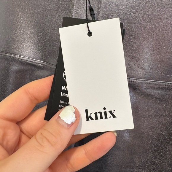 NWT- KNIX & BIRDS PAPAYA COLLAB SILVER CHROME LEGGINGS- 2X - Picture 5 of 9